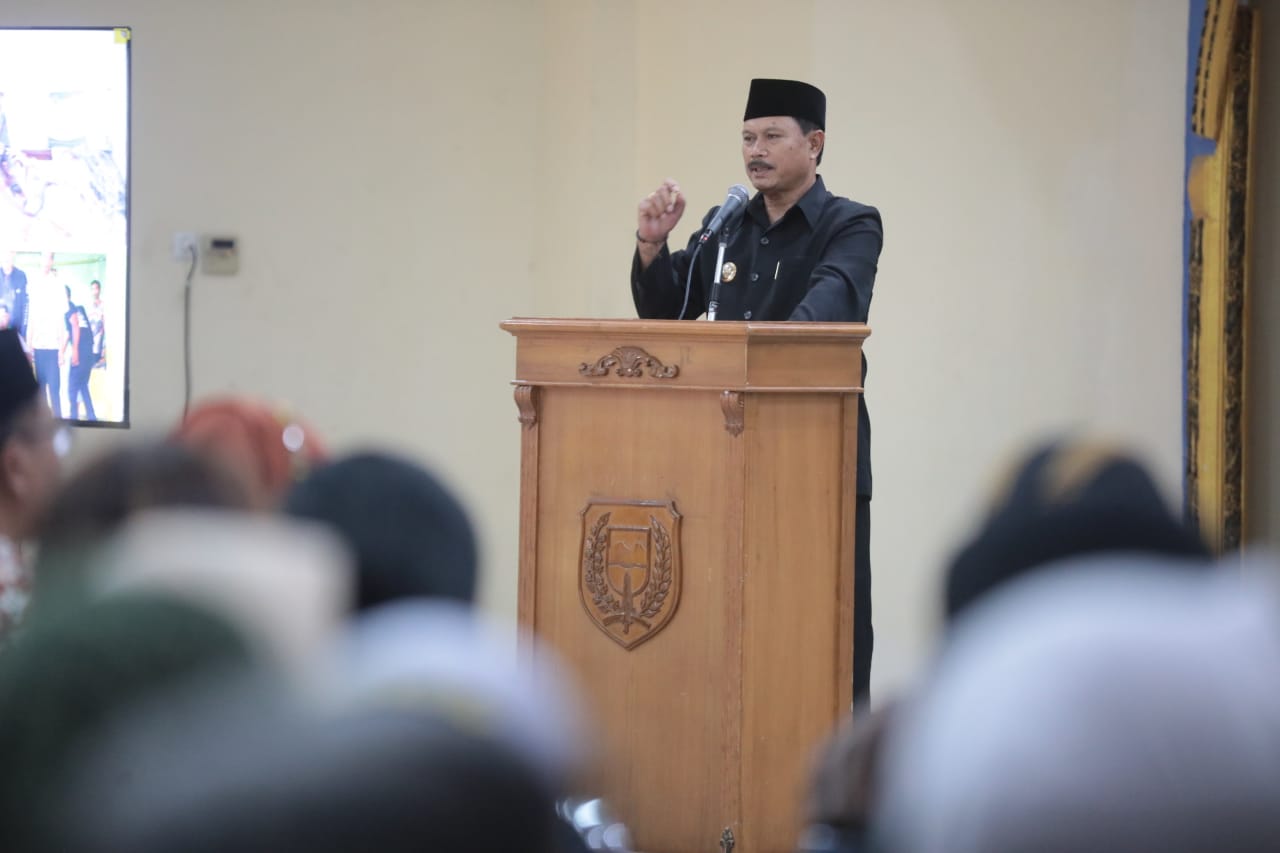 Foto 5 dari 8: Beri Arahan Parenting ke Orang Tua Siswa, Wali Kota Sampaikan Pentingnya Pendidikan Keluarga