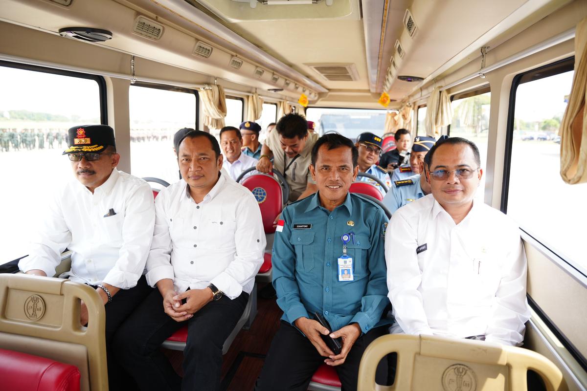 Foto 10 dari 14: Hadiri Pembaretan Taruna-Taruni SMAN Taruna se-Jawa Timur, Pj Wali Kota: Ini Modal Besar Menapaki Proses Pendidikan Selanjutnya