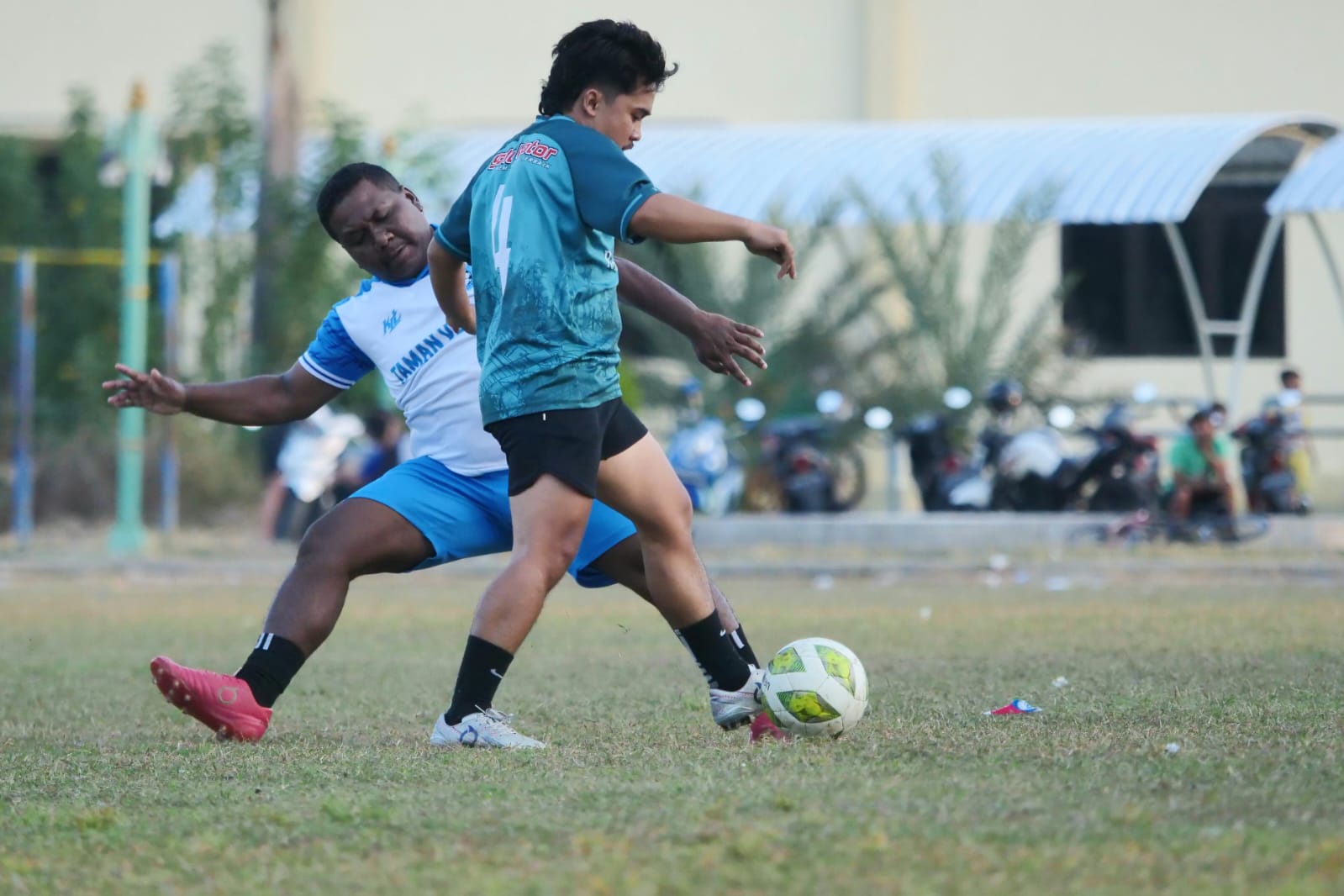 Foto 1 dari 9: Laga Final Turnamen Sepak Bola Piala DPRD Kota Madiun Besok Sore, Armaya: Dijamin Seru Sejak Menit Awal