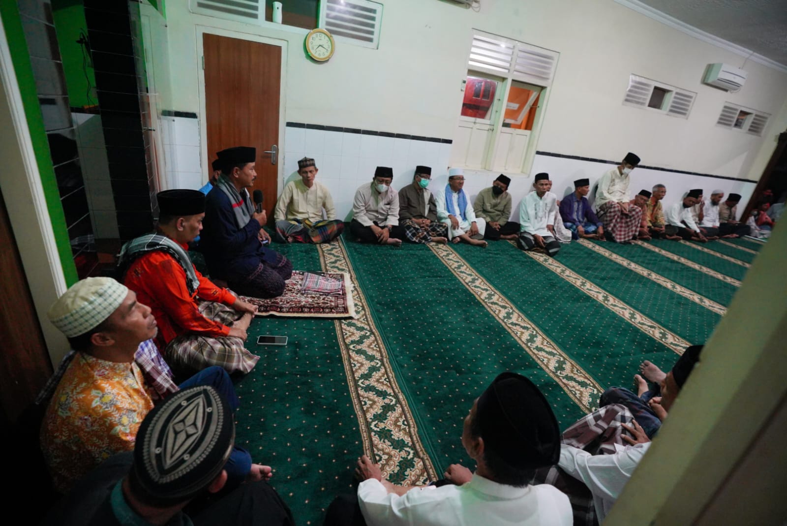 Shalat Isya Bersama Warga, Wali Kota Sampaikan Capaian Kota Pendekar