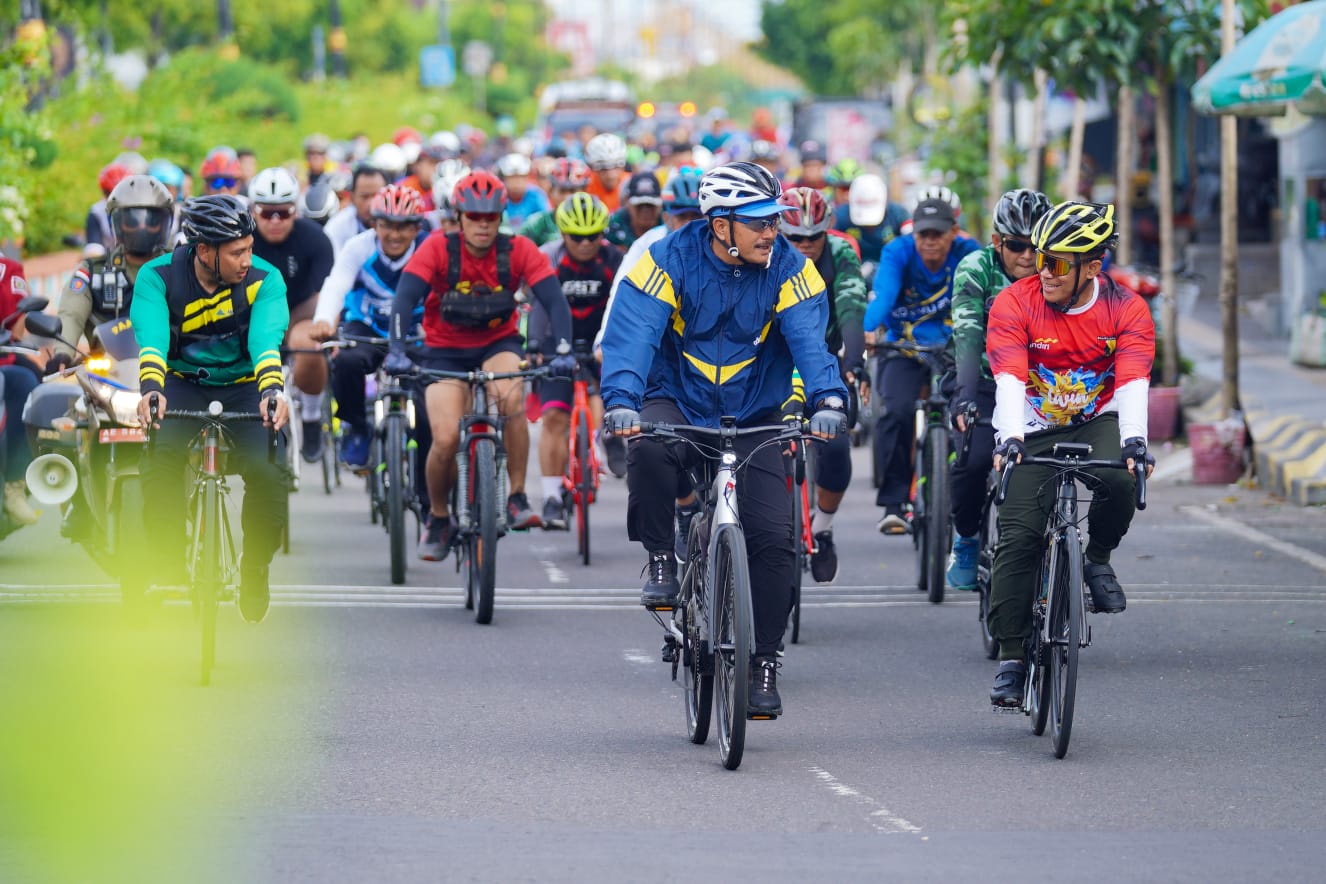Foto utama berita: Jalin Sinergitas, Wali Kota Gowes Bareng Jajaran TNI/Polri