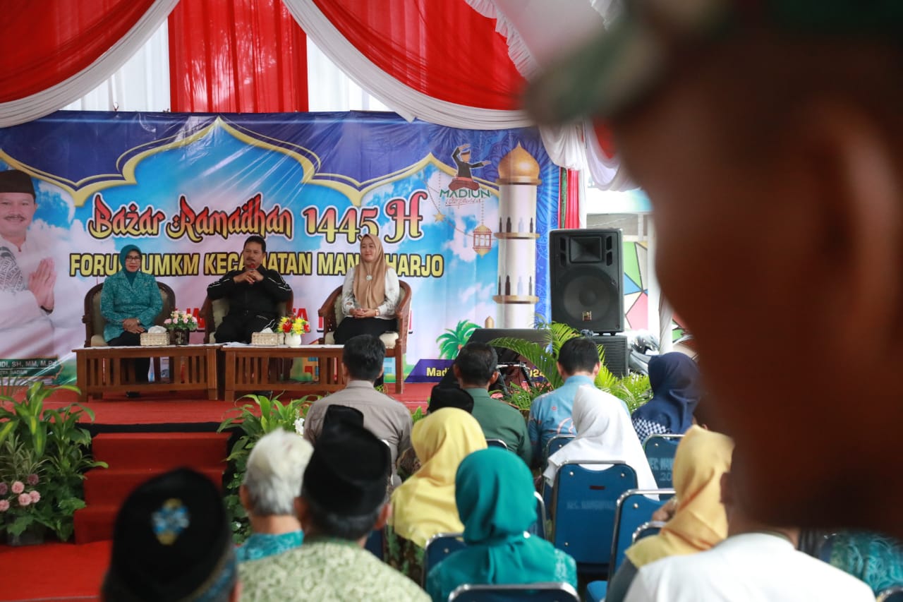 Foto 10 dari 13: Buka Bazar Ramadan Kecamatan Manguharjo, Wali Kota: Ramadan Semua Harus Bahagia