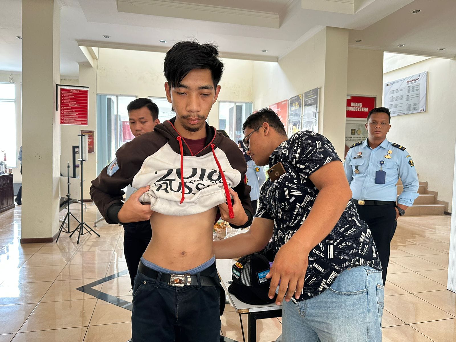 Foto utama berita: Tak Mudah Dikelabui, Petugas Lapas Pemuda Madiun Gagalkan Upaya Penyelundupan Sabu Dalam Sikat Cuci