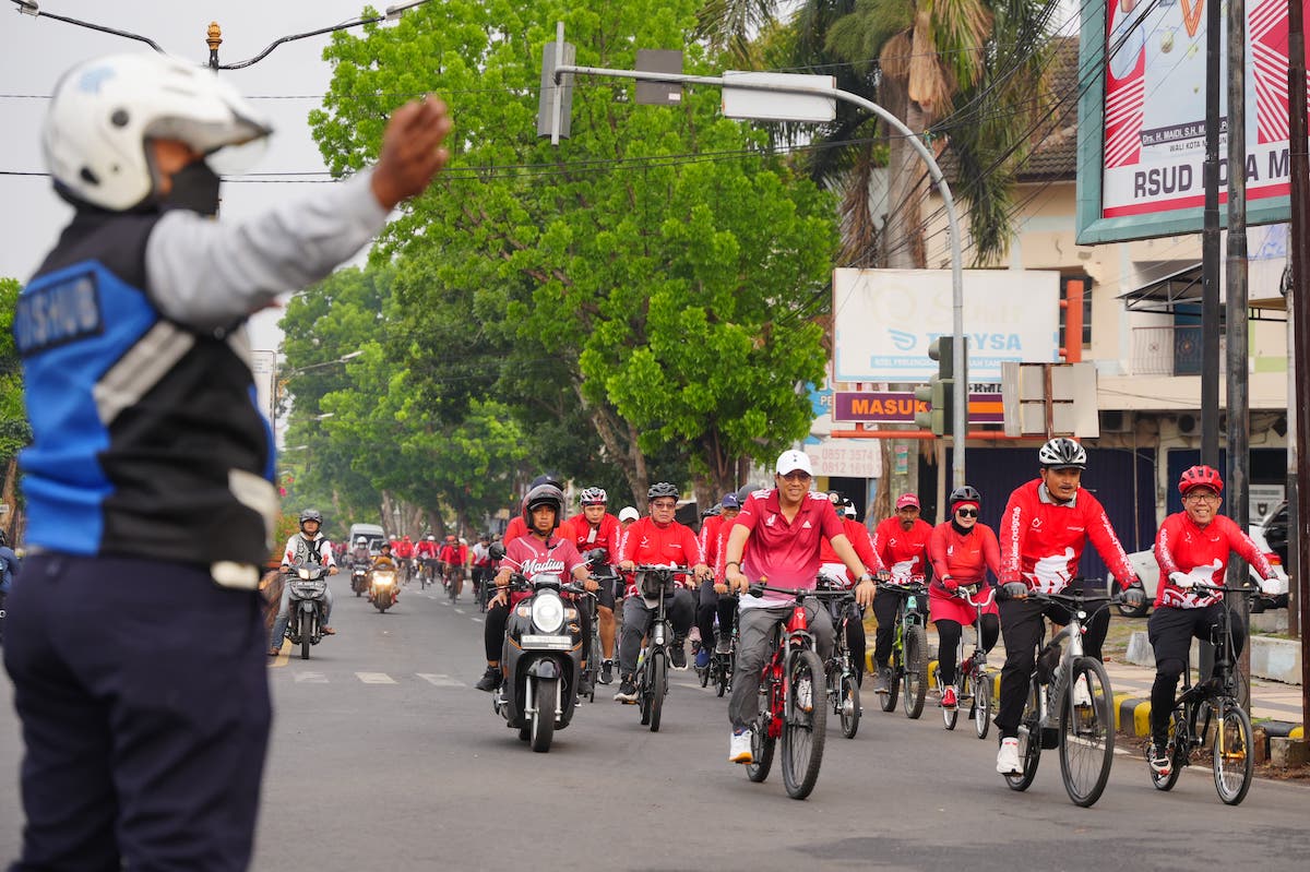 Foto 1 dari 8: Gowes Bersama Bank Jatim Mataraman, Wali Kota Apresiasi Upaya Jaga Kesehatan Karyawan