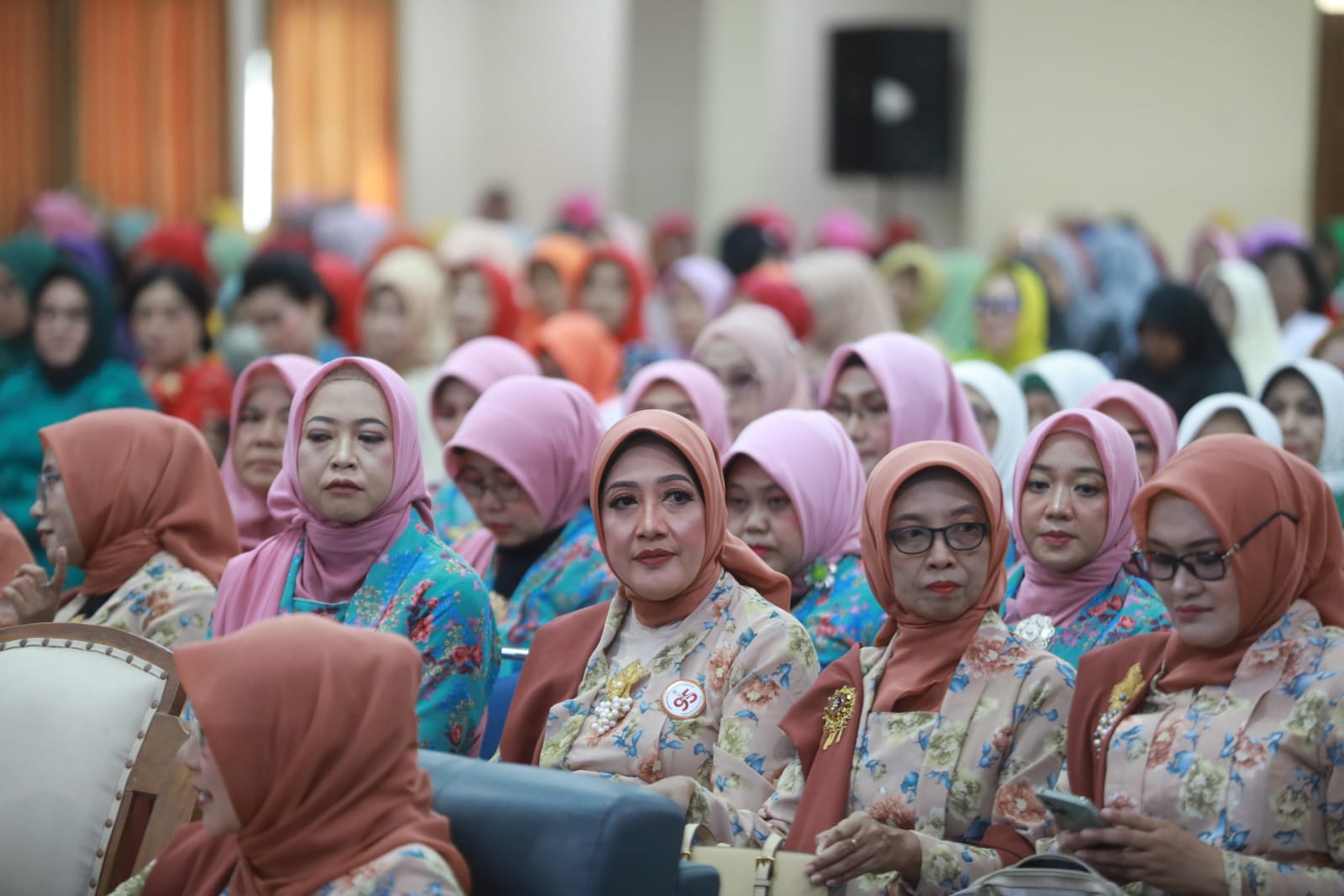 Foto 8 dari 26: Peringati Hari Ibu Ke-95, Wali Kota Gelar Upacara Bendera Hingga Perayaan Bersama Organisasi Wanita Kota Pendekar