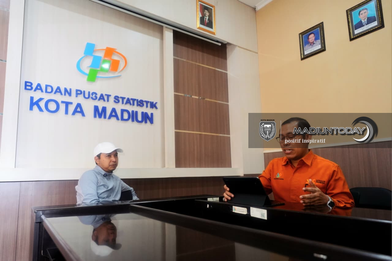 Foto 12 dari 19: Gowes Keliling Kota, Plt Wali Kota Madiun Cek P2L, Data Ekonomi hingga Kebersihan Lingkungan