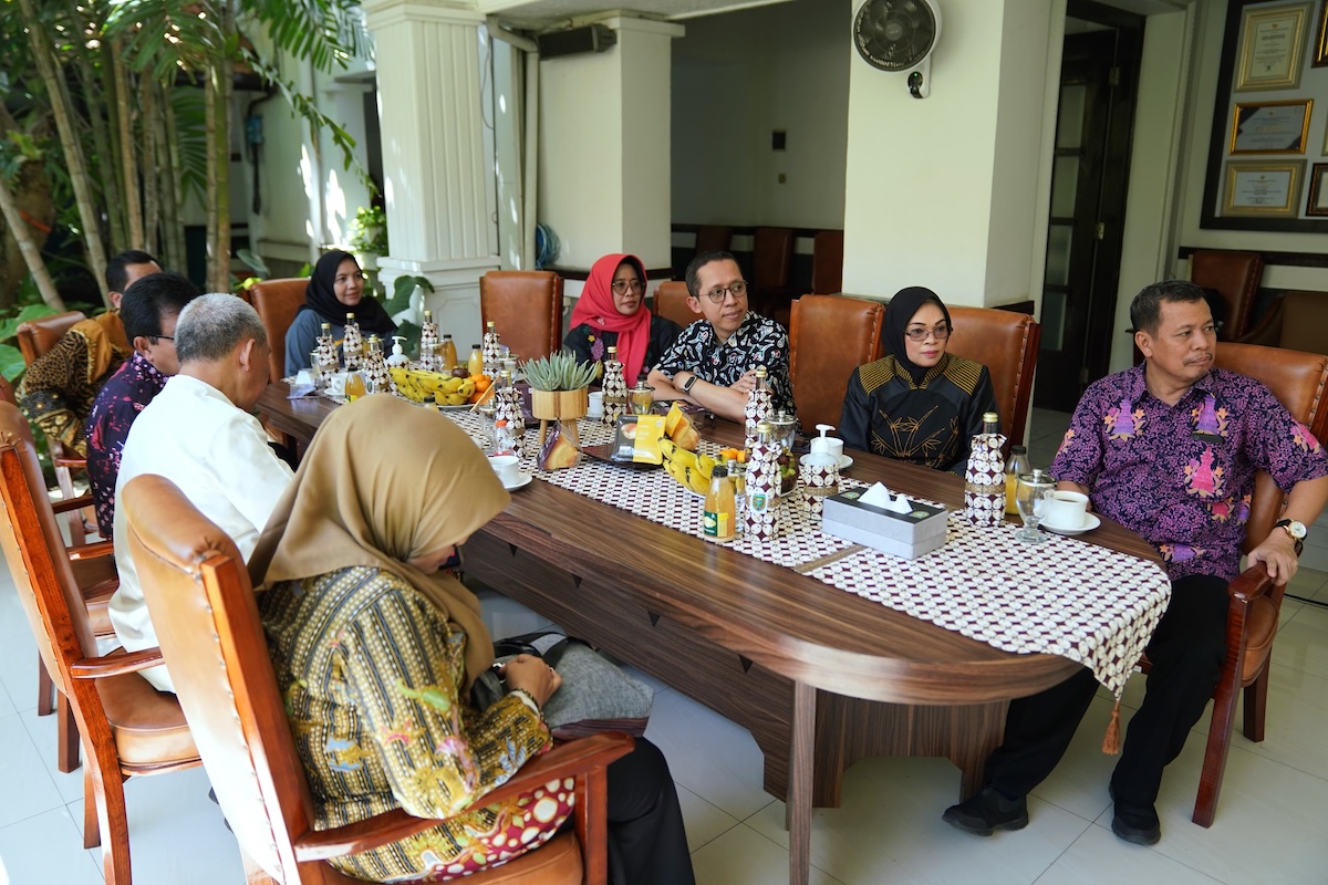 Foto 5 dari 9: Ingin Ikuti Program JKK-JKM Kota Madiun, Pj Bupati Kudus Datang untuk Belajar