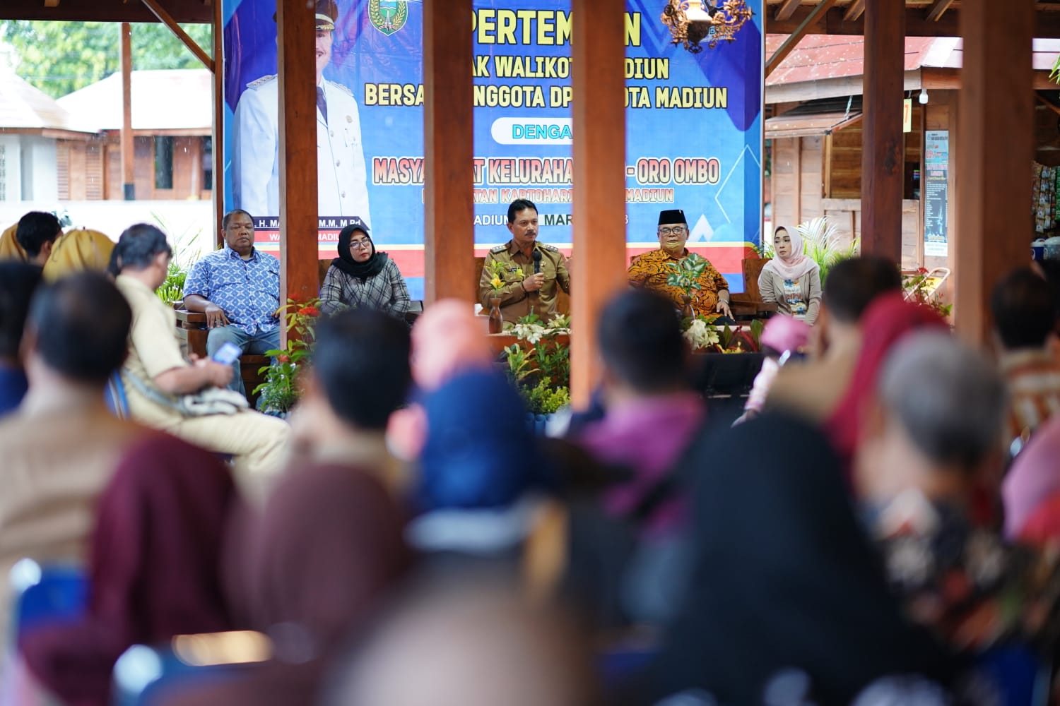 Foto 10 dari 11: Sambang Warga di Dua Kelurahan, Wali Kota Pesan Jaga Kesehatan Selama Bulan Ramadan