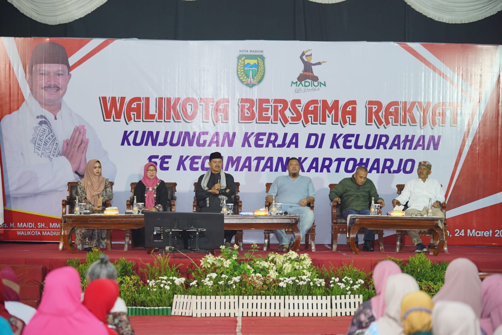 Foto 7 dari 10: Di Kelurahan Pilangbango, Wali Kota Maidi Sambang Warga Hingga Bagi Sembako