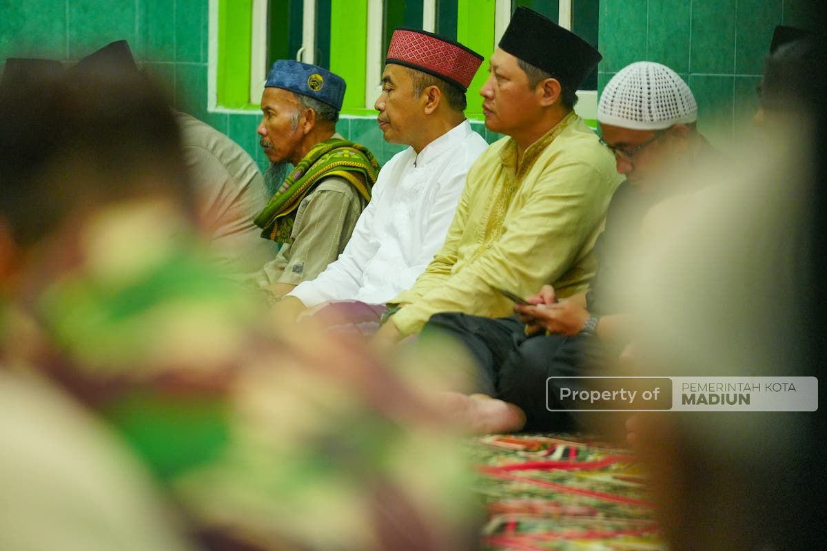 Foto 5 dari 8: Sambangi Warga Banjarejo, Wali Kota Gelar Isya Berjamaah Di Masjid Baiturrahim