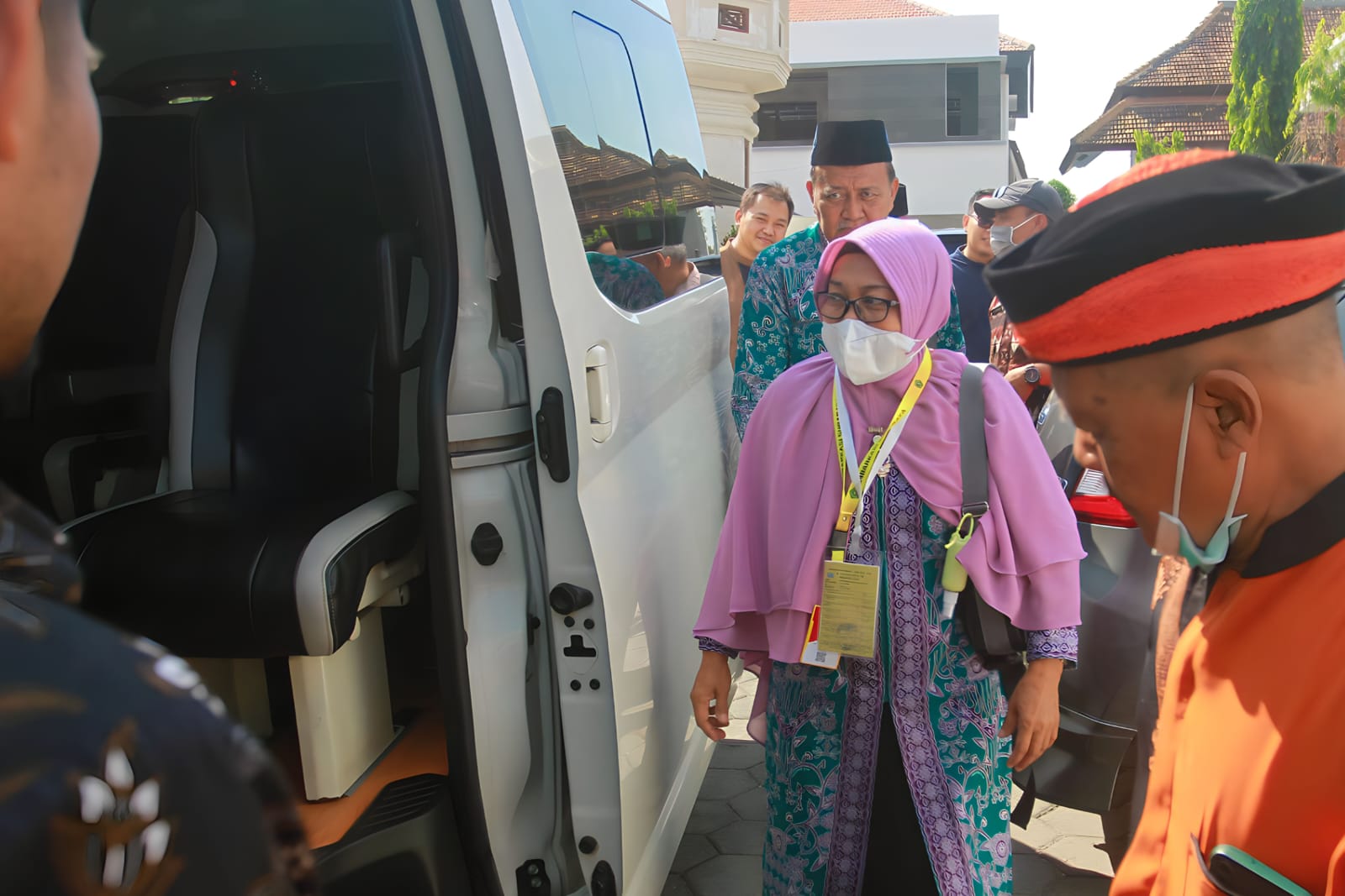 Foto 3 dari 3: Kloter Terakhir Jemaah Haji Asal Kota Madiun Berangkat ke Tanah Suci