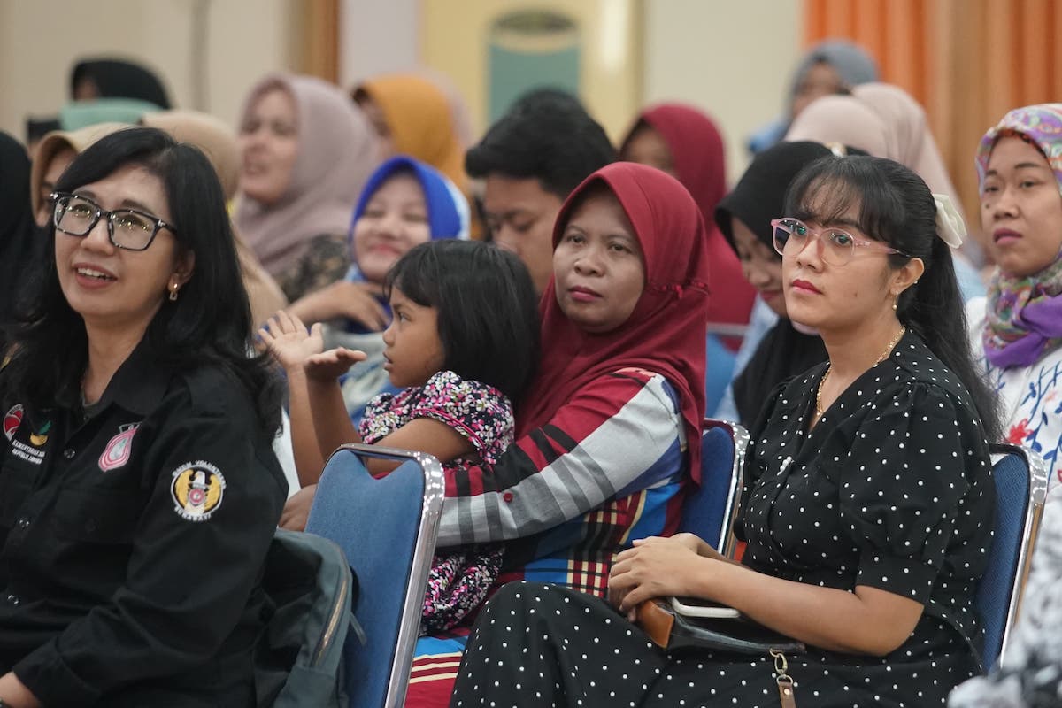 Foto 4 dari 9: Isi Seminar Parenting SMPN 13, Wali Kota Beri Pengarahan Bagi Orang Tua Siswa