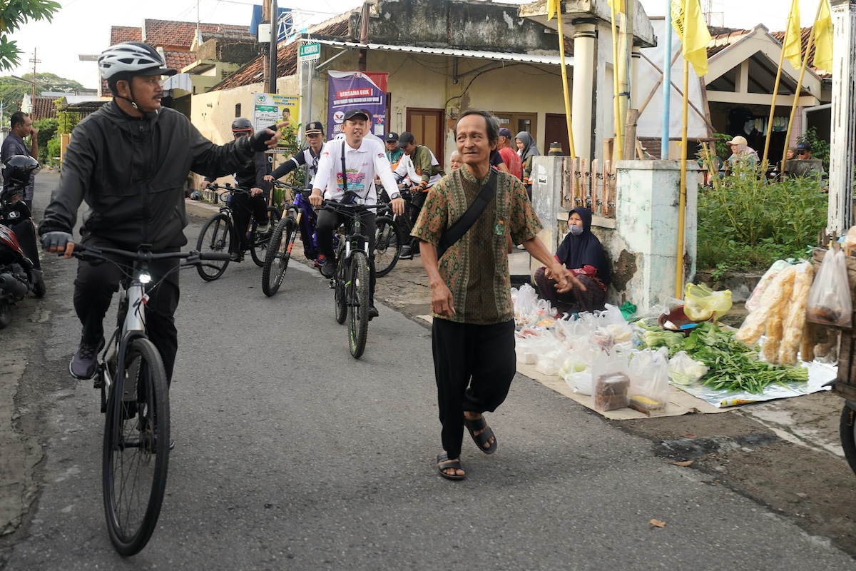 Foto 6 dari 9: Gowes Pagi, Wali Kota Cek Sejumlah Pembangunan Hingga Beri Pembinaan Kepala OPD