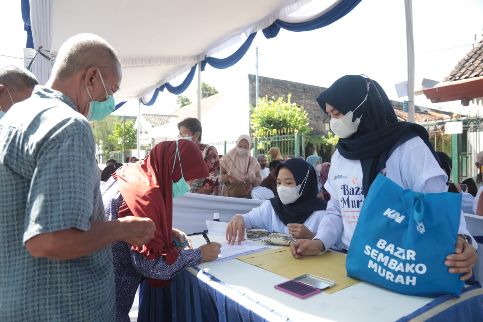 PT KAI Daop 7 Gelar Bazar Murah, Cukup Bayar Rp 25 Ribu Bisa Dapat Paket Senilai Rp 75 Ribu