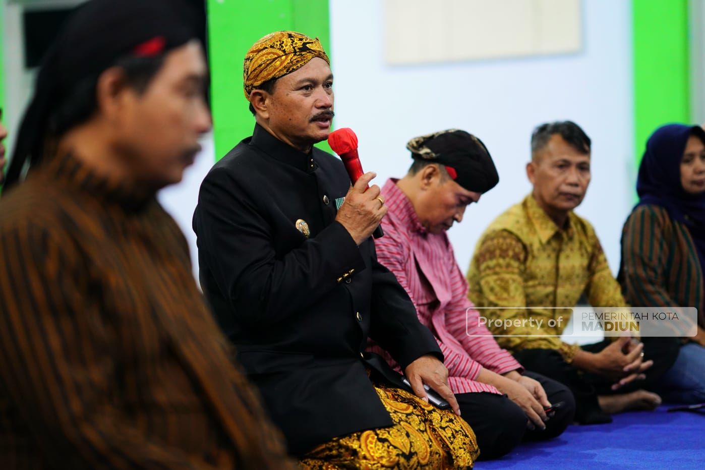 Foto 5 dari 8: Ada Tilik Kampung, Ziarah Leluhur, hingga Wungon, Wali Kota Apresiasi Giat Bersih Desa Kelurahan Nambangan Lor