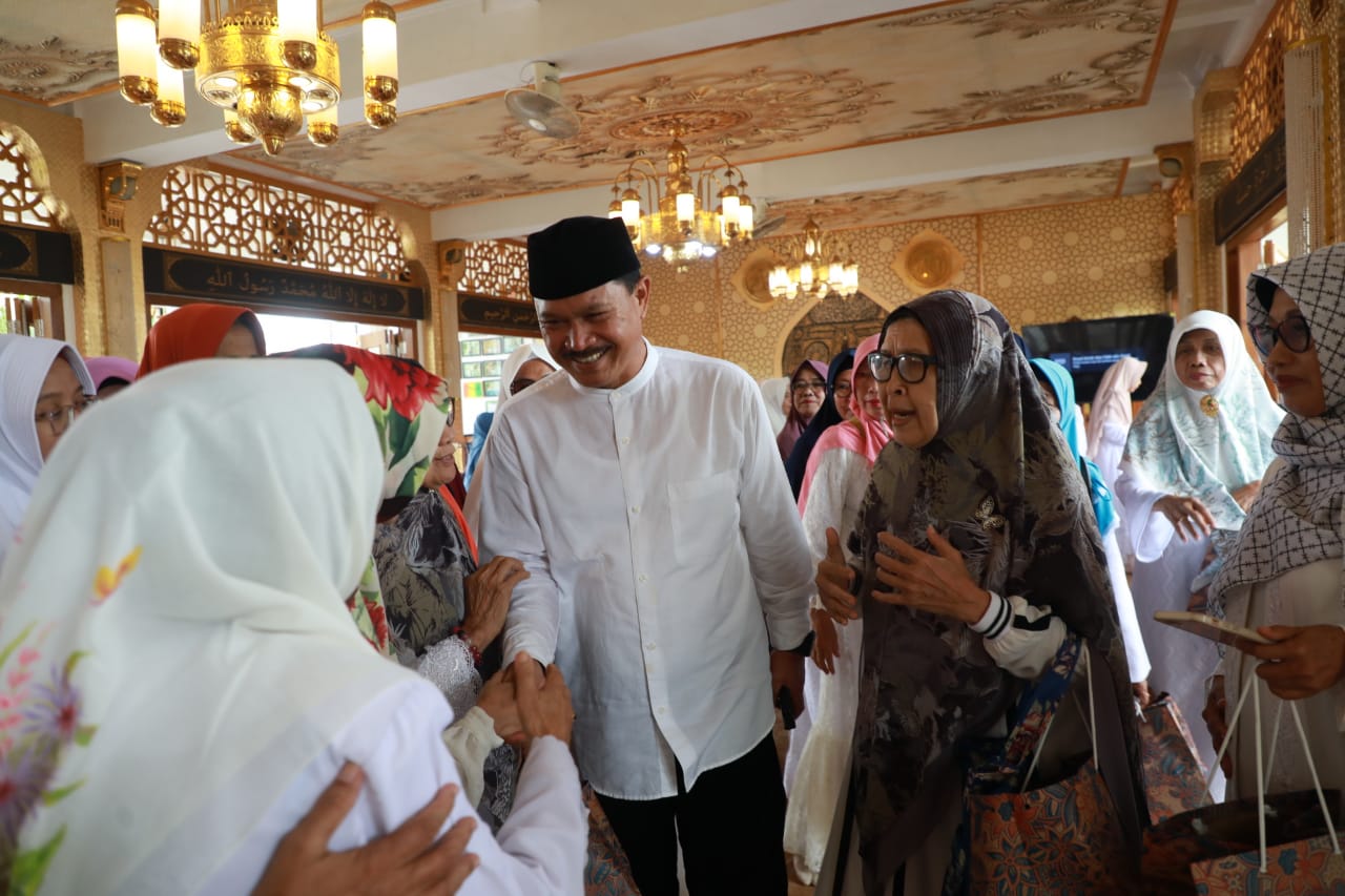 Foto 7 dari 12: Sambut Bulan Suci Ramadan, Wali Kota Gelar Pengajian di Pondok Abi Bahrun
