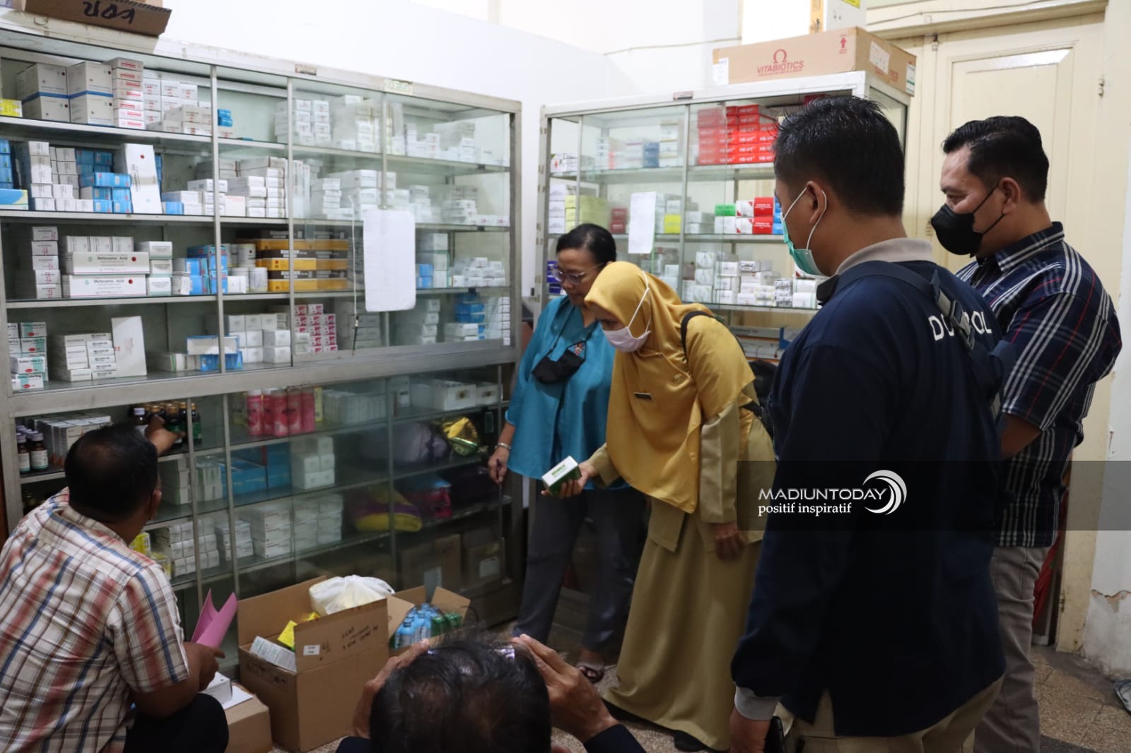 Foto 1 dari 5: Sampling 20 Apotek, Petugas Gabungan Tak Temukan Obat Yang Dilarang Pemerintah