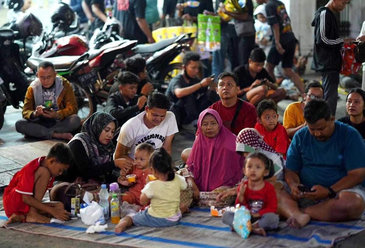 Foto 10 dari 19: Dukungan Tak Pernah Padam, Meski Kembali Menelan Kekalahan