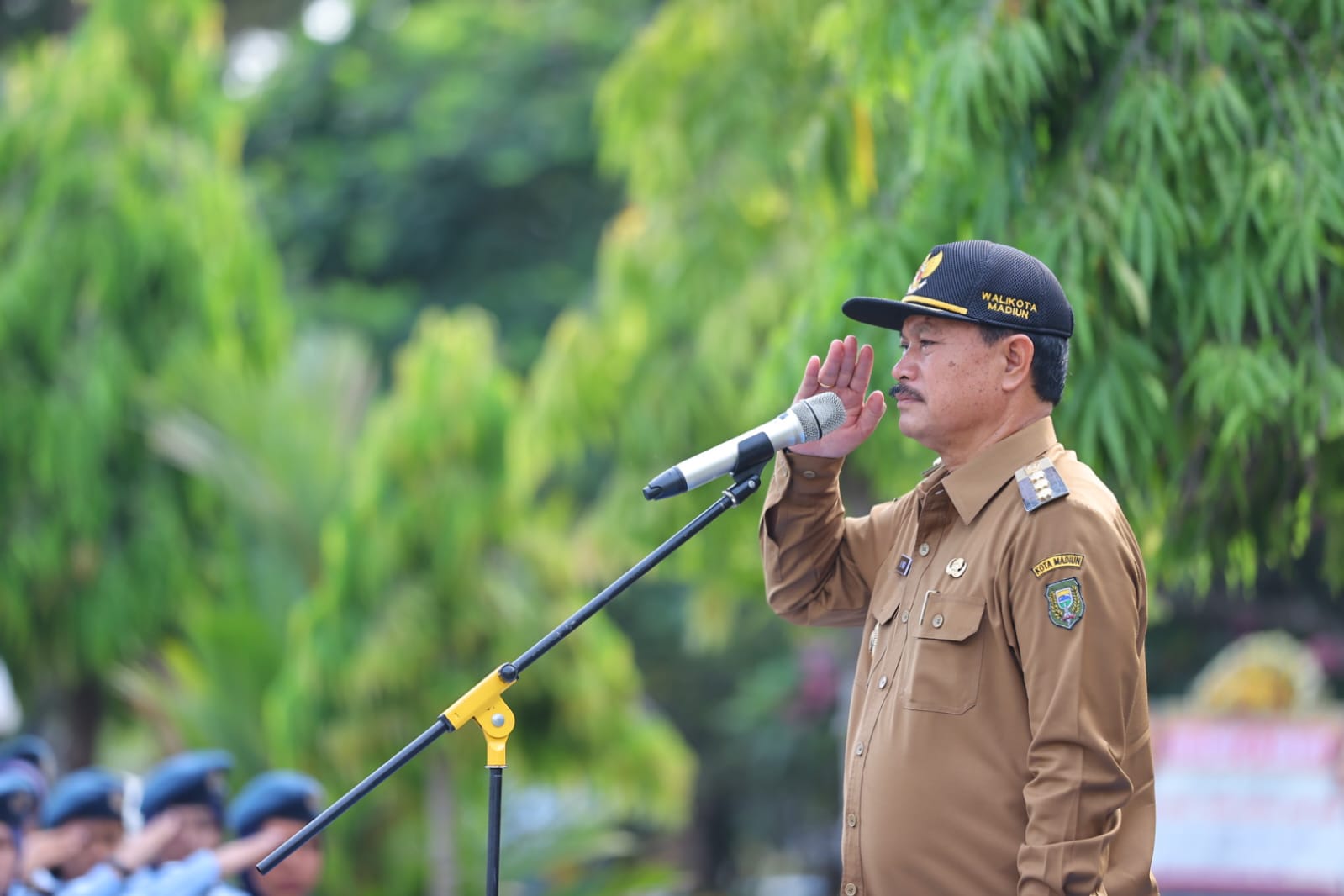 Foto 1 dari 9: Jadi Pembina Upacara di SMAN 3 Taruna Angkasa, Wali Kota: Pelajar Jangan Sampai Jadi Korban Perubahan