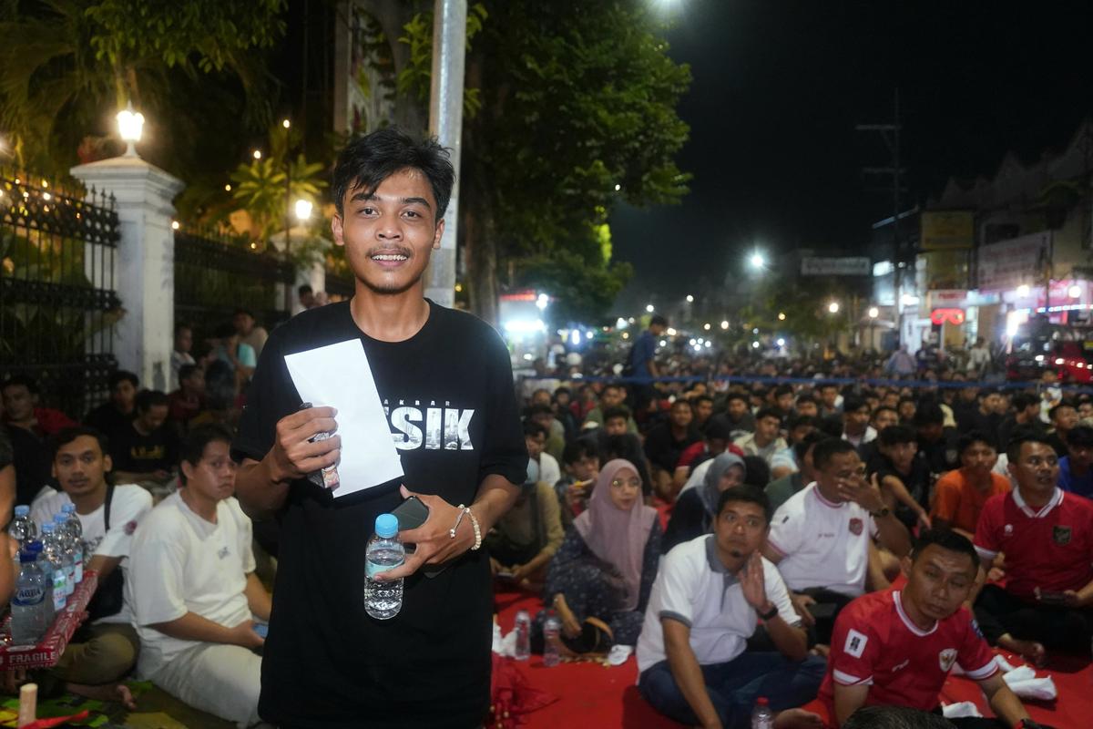 Foto 17 dari 19: Dukungan Tak Pernah Padam, Meski Kembali Menelan Kekalahan