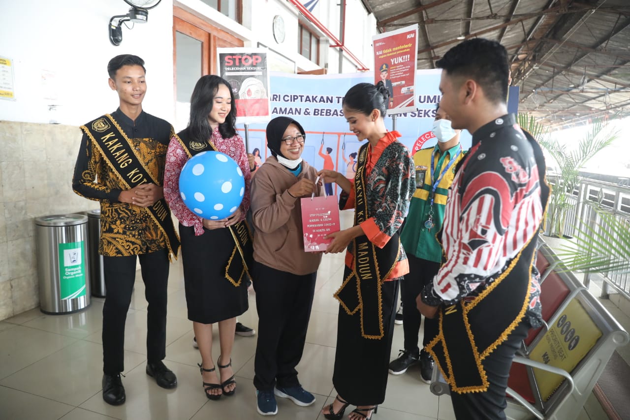 Foto 6 dari 8: Pastikan Penumpang Aman, Daop 7 Madiun Antisipasi Pelecehan Seksual Di Stasiun Dan KA