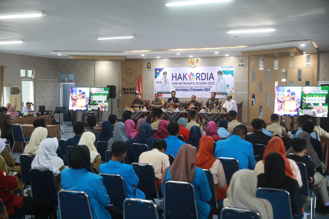 Foto 2 dari 12: Hadiri Seminar Hakordia, Wali Kota : Sinergi Berantas Korupsi Bantu Tingkatkan Pembangunan Kota
