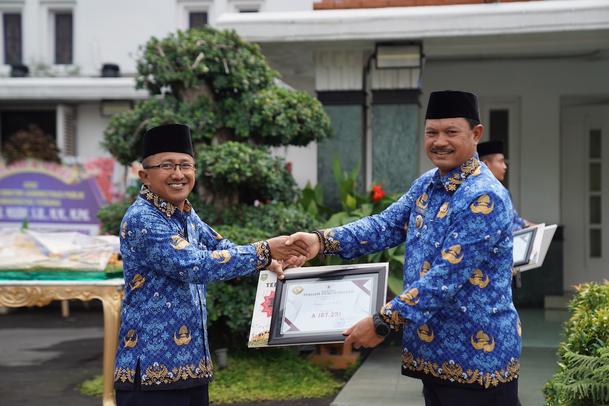 Foto 10 dari 10: Kota Madiun Banyak Torehkan Prestasi, Wali Kota Beri Apresiasi ASN di Upacara Peringatan HUT ke-52 Korpri