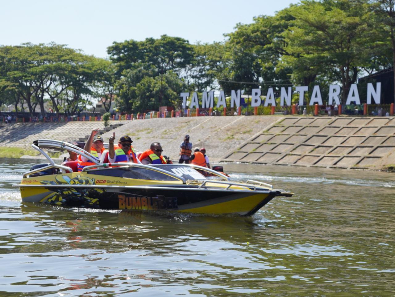 Wisata Edukasi Kali Bantaran Dibuka Mulai Besok, Masyarakat Bisa Belajar Lingkungan Sungai dari Atas Perahu