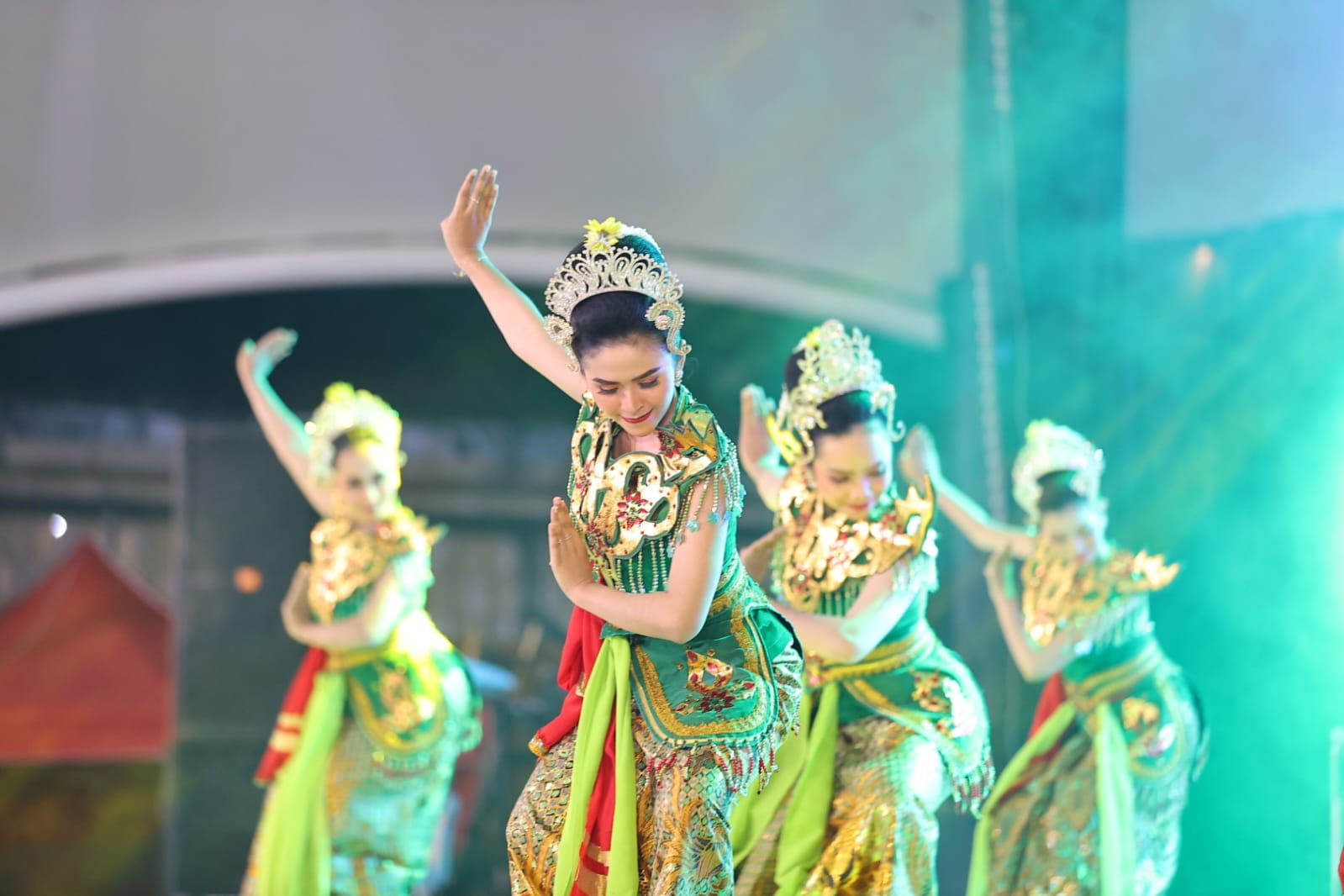 Foto 3 dari 8: Saksikan Grandfinal Kakang-Mbakyu 2023, Wali Kota Harap Duta Wisata Kuasai Banyak Bahasa untuk Madiun Mendunia