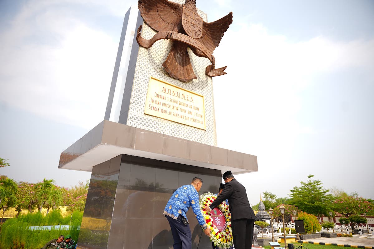 Foto 1 dari 8: Upacara Hari Pahlawan di TMP, Sekda Kota Madiun: Loyalitas ASN Untuk Negara Harus Seperti Pahlawan