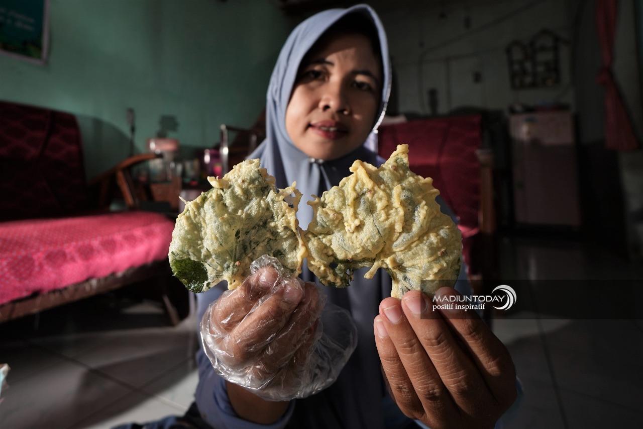Foto 2 dari 6: Mencicipi Gurihnya Keripik Daun Ubi Jalar, Kaya Manfaat Hingga Hasilkan Pundi-Pundi Rupiah