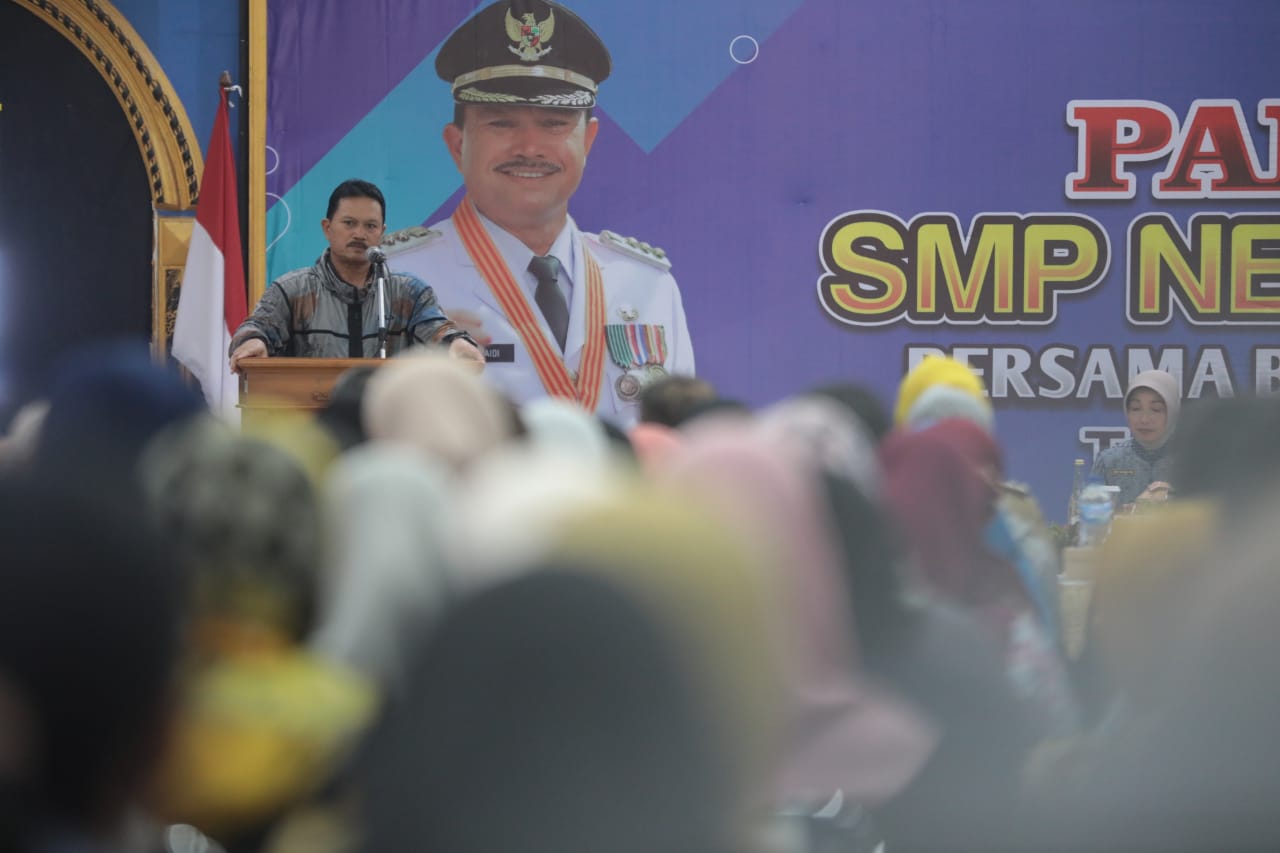Foto 9 dari 13: Isi Seminar Parenting Di SMPN 1, Wali Kota Imbau Orang Tua Perhatikan Pergaulan Anak