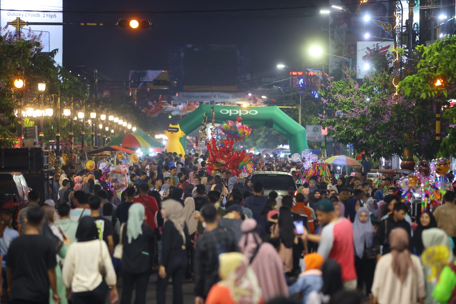 Foto 5 dari 9: Tumplek Blek di Kawasan Wisata Dunia