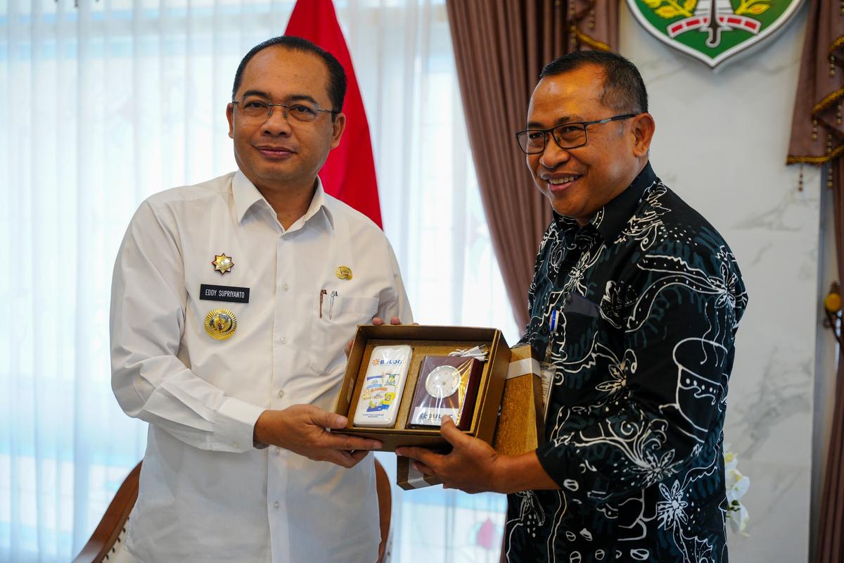 Foto 6 dari 8: Pj. Wali Kota Terima Audiensi Dari Bulog, Bahas Stabilitas Pangan dan Pengenalan Produk