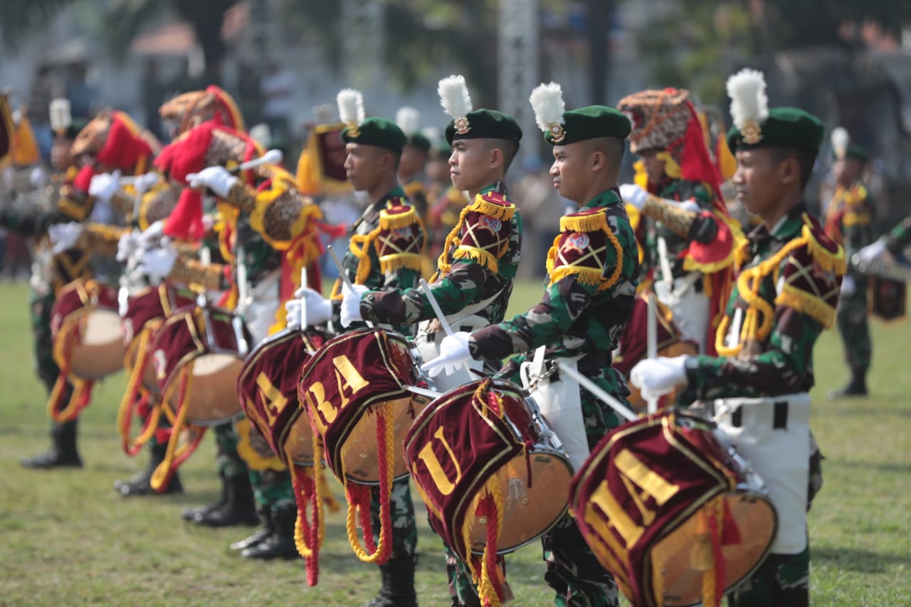 Foto 4 dari 12: Puncak Hari Jadi ke-105, Koreografi Pencak Silat Hingga Marching Band Sukses Meriahkan Gelaran Upacara