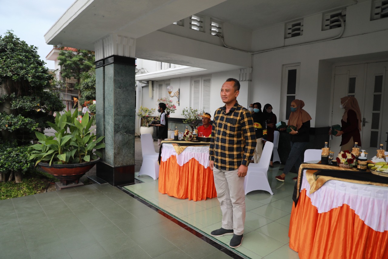 Foto 7 dari 11: Tampil Memukau, Drumband SMPN 11 dan Paskib SMKN 2 Madiun Unjuk Gigi di Parade Senja