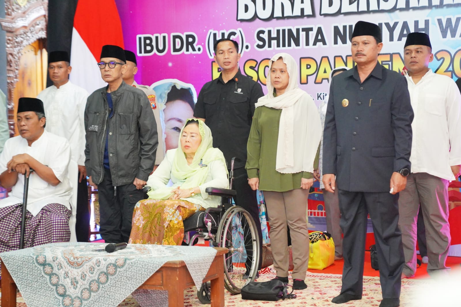 Foto 6 dari 8: Sambut Kedatangan Sinta Nuriyah Wahid, Wali Kota Ajak Masyarakat Teladani Gus Dur