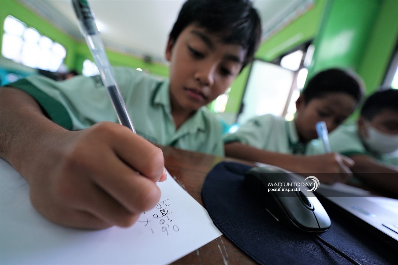 Foto 5 dari 10: Lomba Cerdas Cermat 2022 Digelar, Berlangsung Seru Sedari Penyisihan