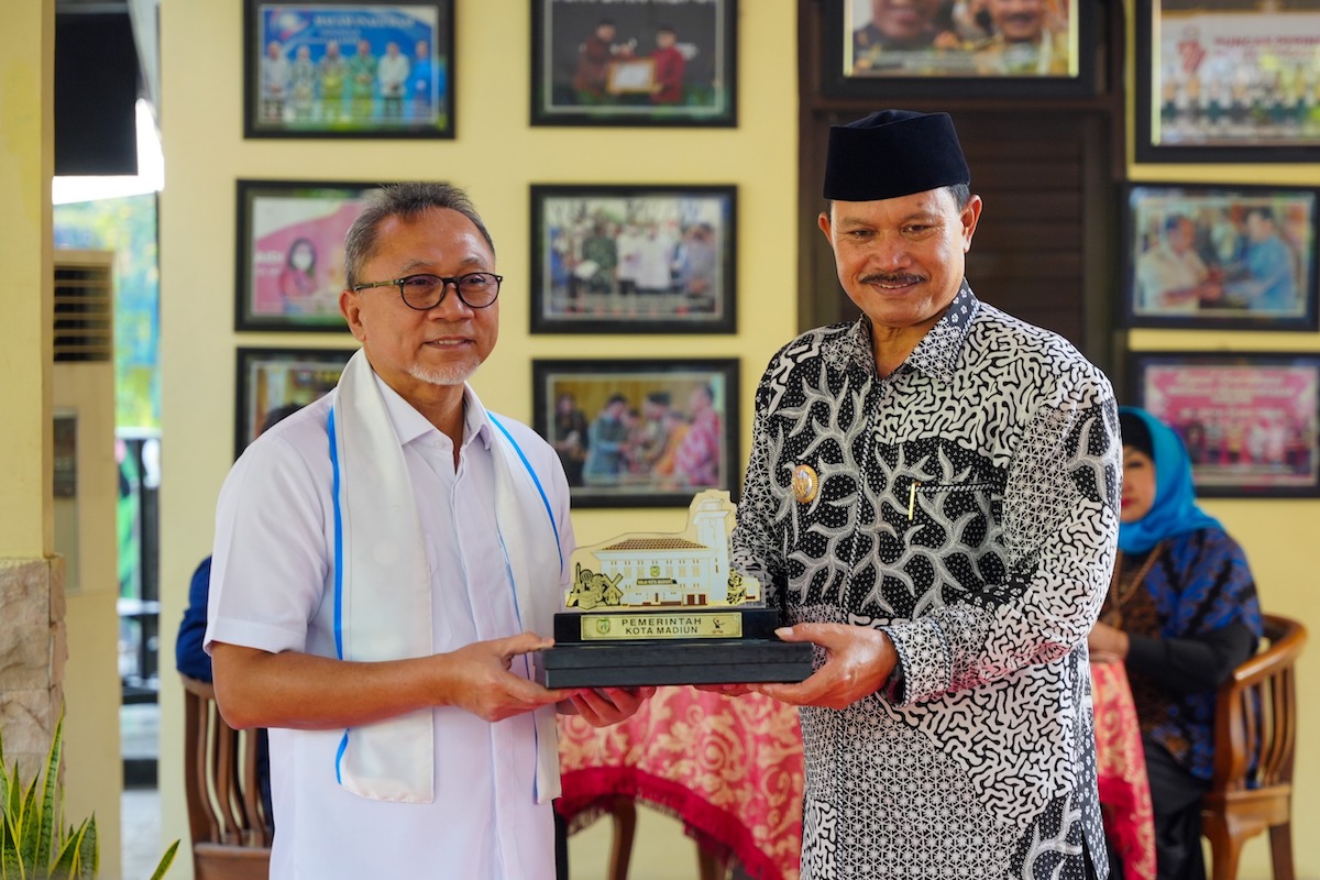 Foto 2 dari 11: Kunker di Kota Pendekar, Mendag Tinjau UMKM dan Beri Bantuan Pangan