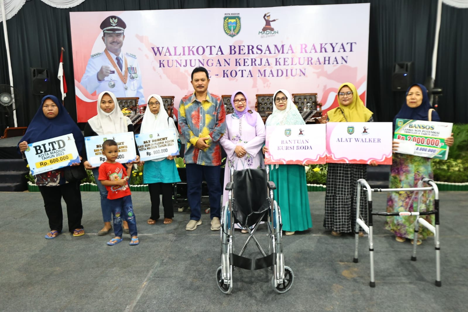 Foto 8 dari 9: Usai Diresmikan, Wali Kota Dr. Maidi Langsung Gelar WBR di Pondok Lansia