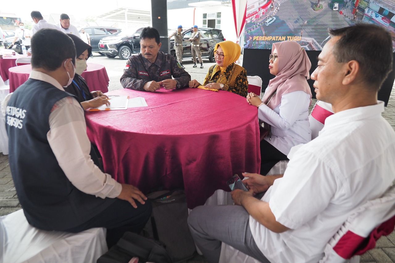 Foto 4 dari 4: Turut Jadi Responden Regsosek, Wali Kota Imbau Warga Jawab Jujur