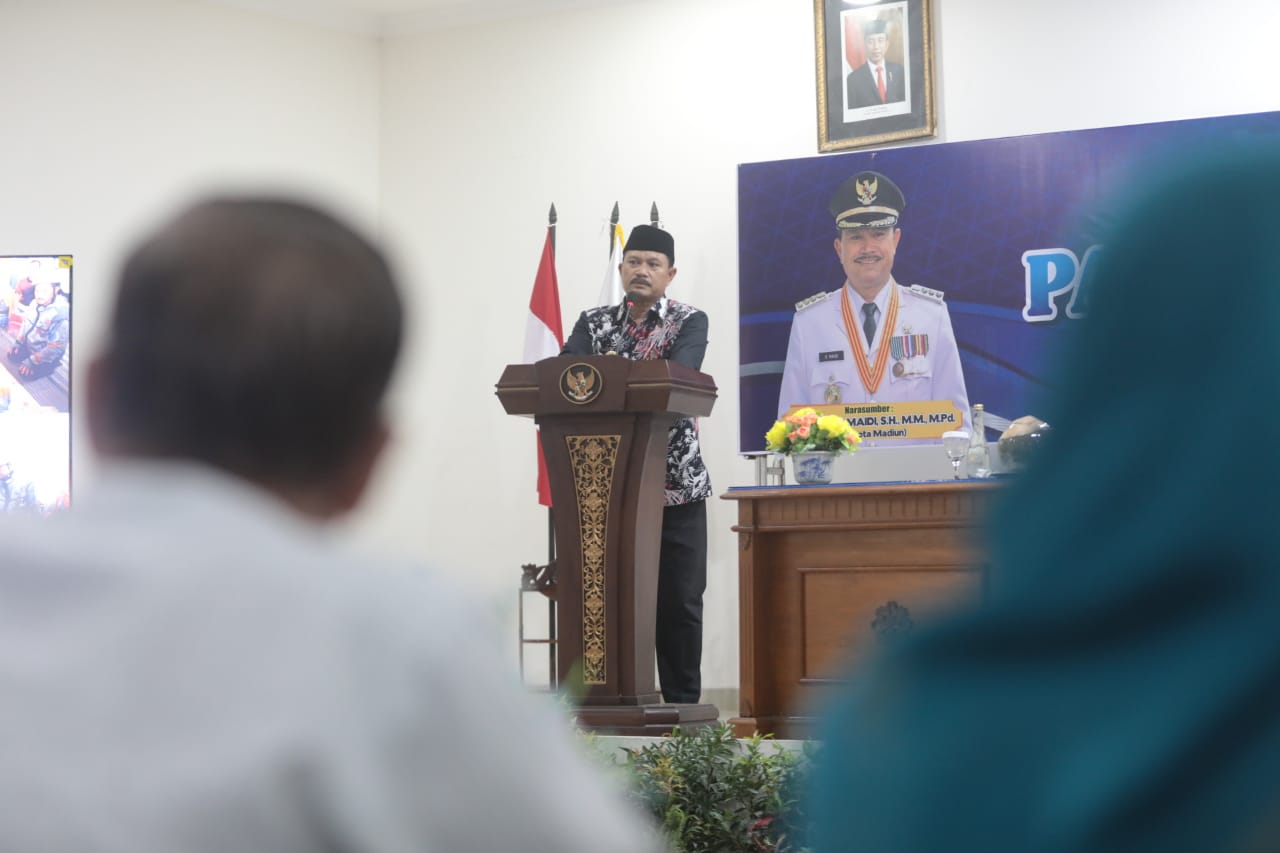 Foto 1 dari 11: Hadiri Parenting SMPN 7, Wali Kota Pesan ke Orangtua Agar Bijak di Era Digital