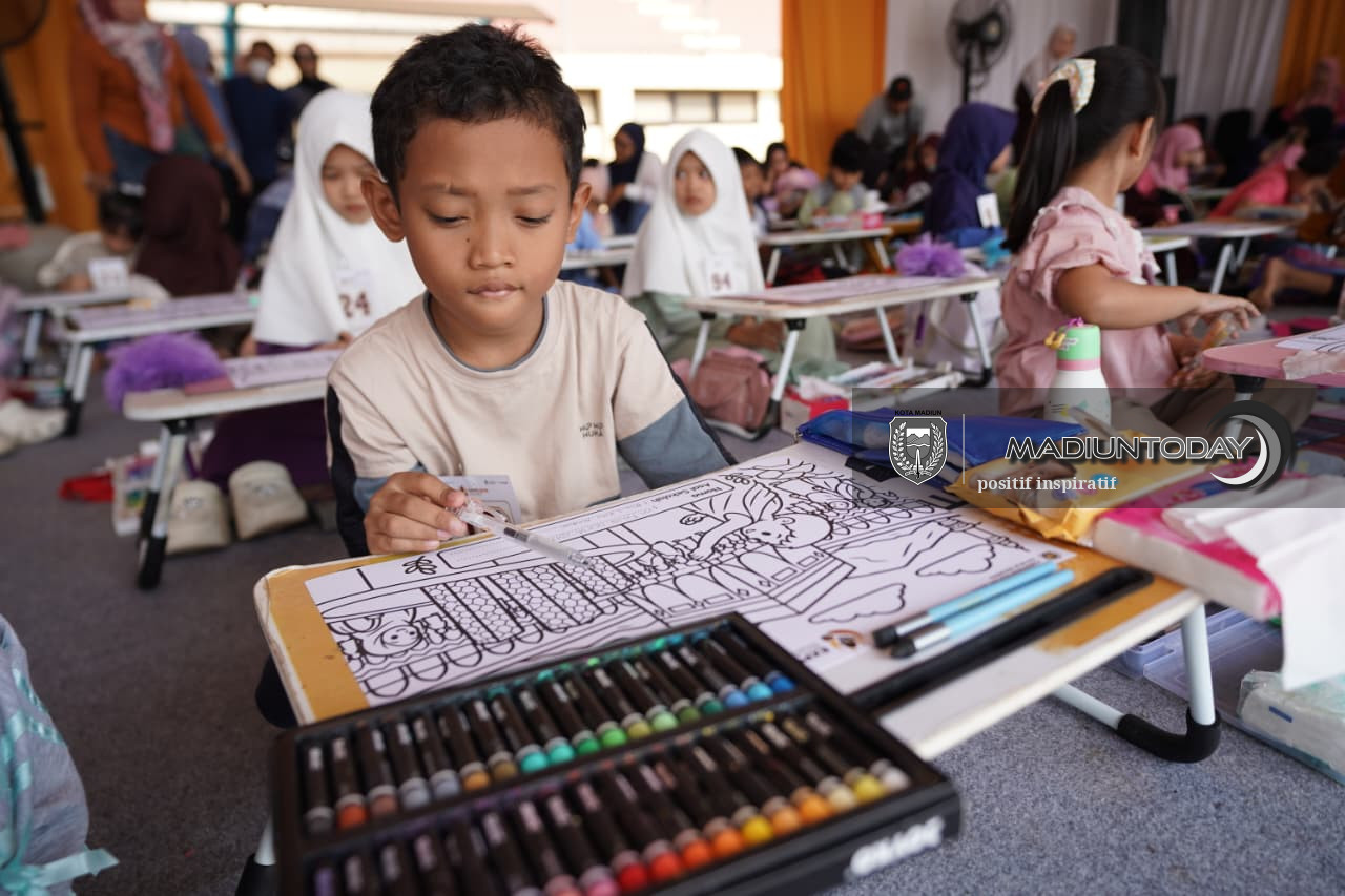 Foto 12 dari 35: Lomba Mewarnai Lengkapi Gelaran EXPO UMKM dan Ekosistem Haji-Umrah, Diikuti Ratusan Peserta