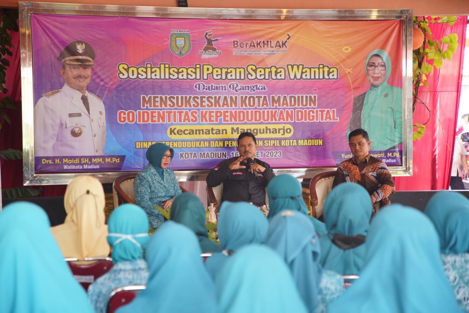 Foto 5 dari 8: Wali Kota Ajak Masyarakat Dukung Digitalisasi Data Kependudukan