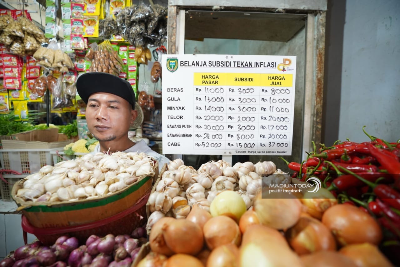Foto 2 dari 10: Siapkan Anggaran Rp 8,6 Miliar, Wali Kota Beri Subsidi Ke Pedagang Pasar