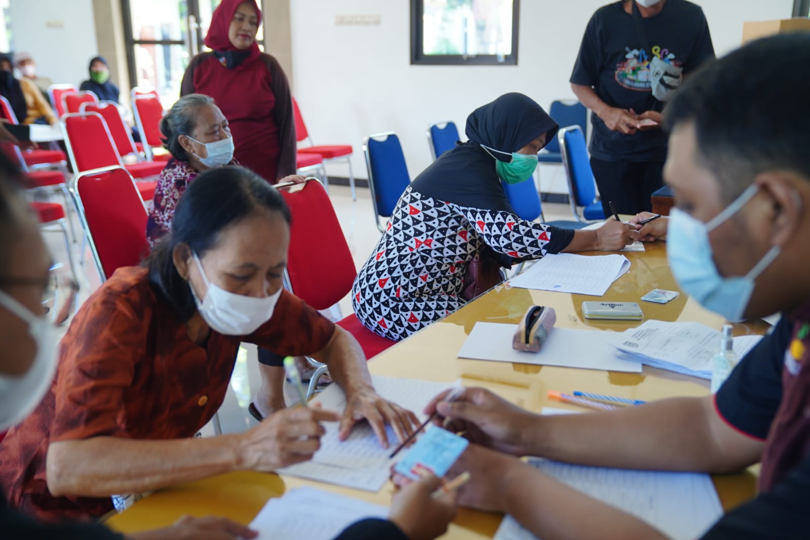 Foto 5 dari 6: BLTD Daerah 2023 Mulai Disalurkan, Ada 2.800 KPM, Dapat Rp 200 Ribu Perbulan