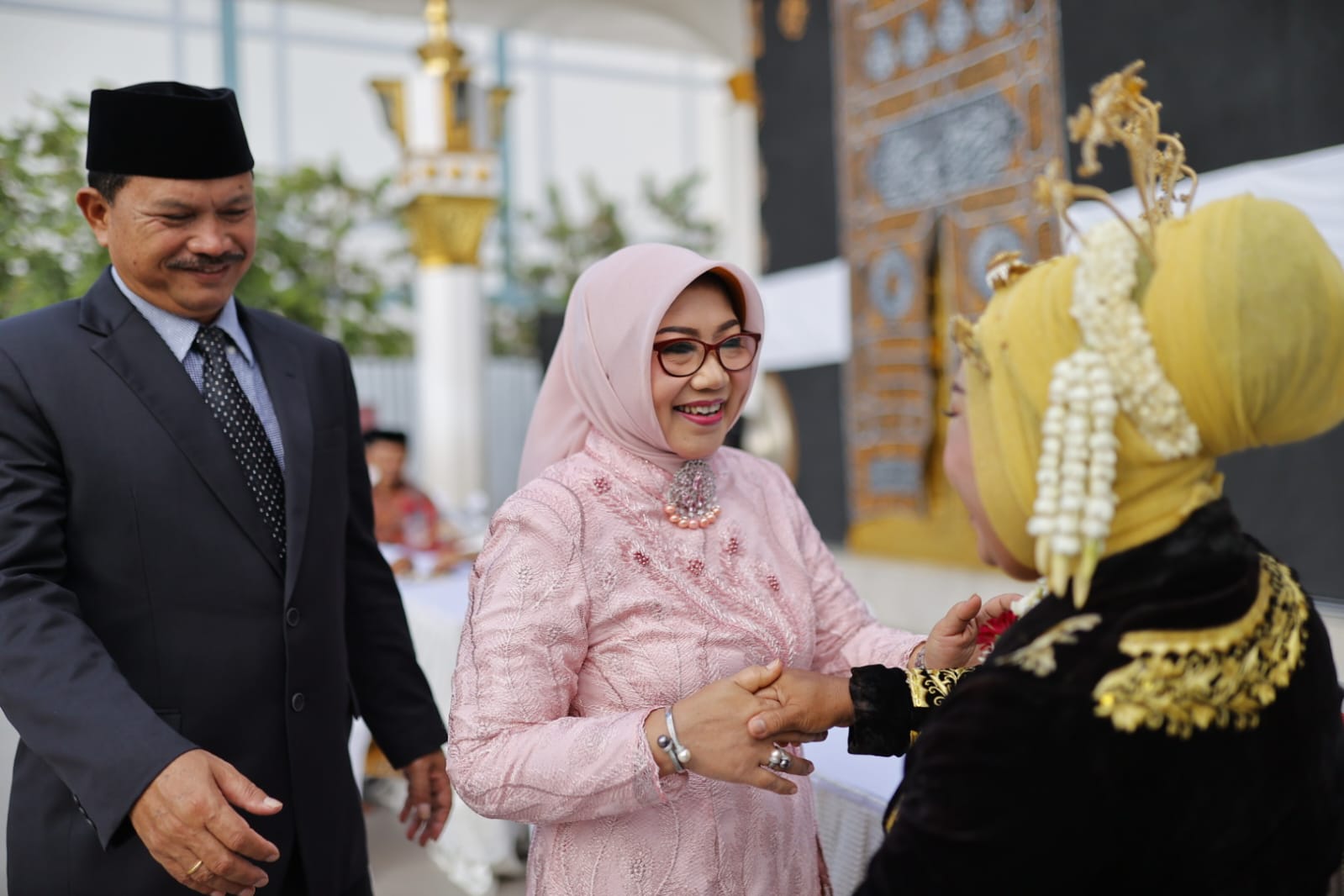Foto 2 dari 7: Jadi Saksi Ijab Qobul, Wali Kota Doakan Mempelai Bahagia Dan Sejahtera
