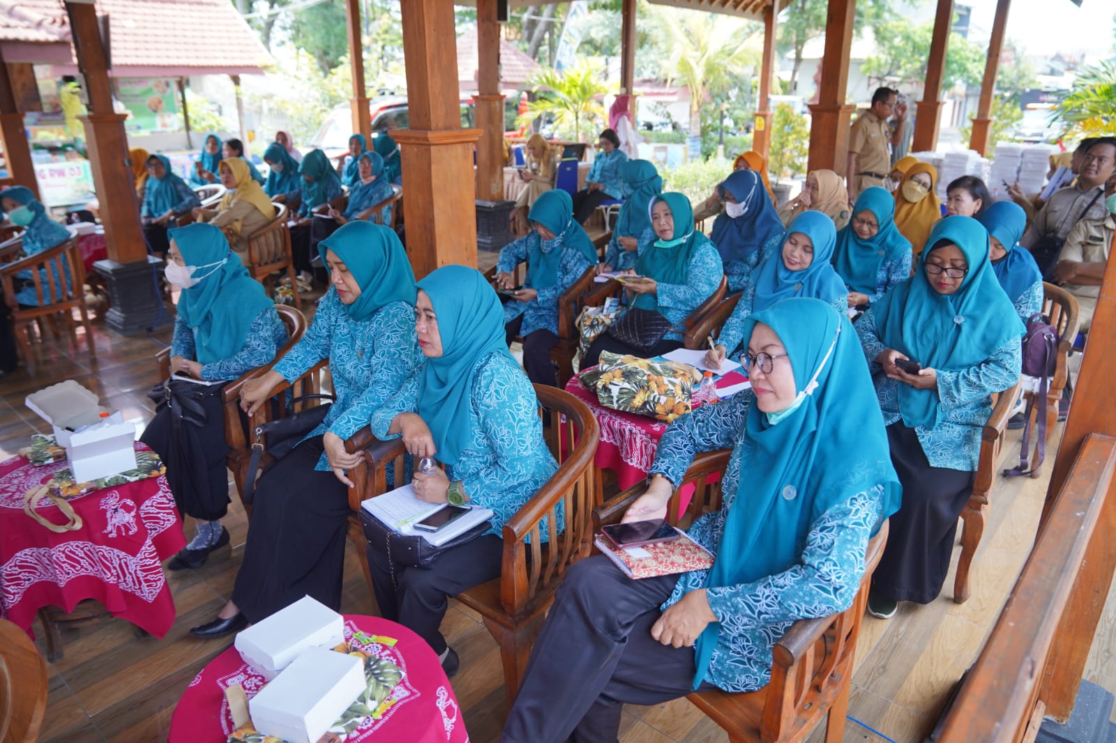 Foto 5 dari 6: Wali Kota Ajak Perempuan Sukseskan Program Digitalisasi Data Kependudukan