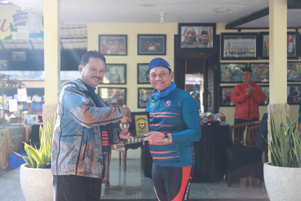 Foto 5 dari 16: Gowes Buka Event Jiwa Korsa BPSDMP PPI Madiun, Wali Kota Harap Masukan Untuk Pembangunan Kota