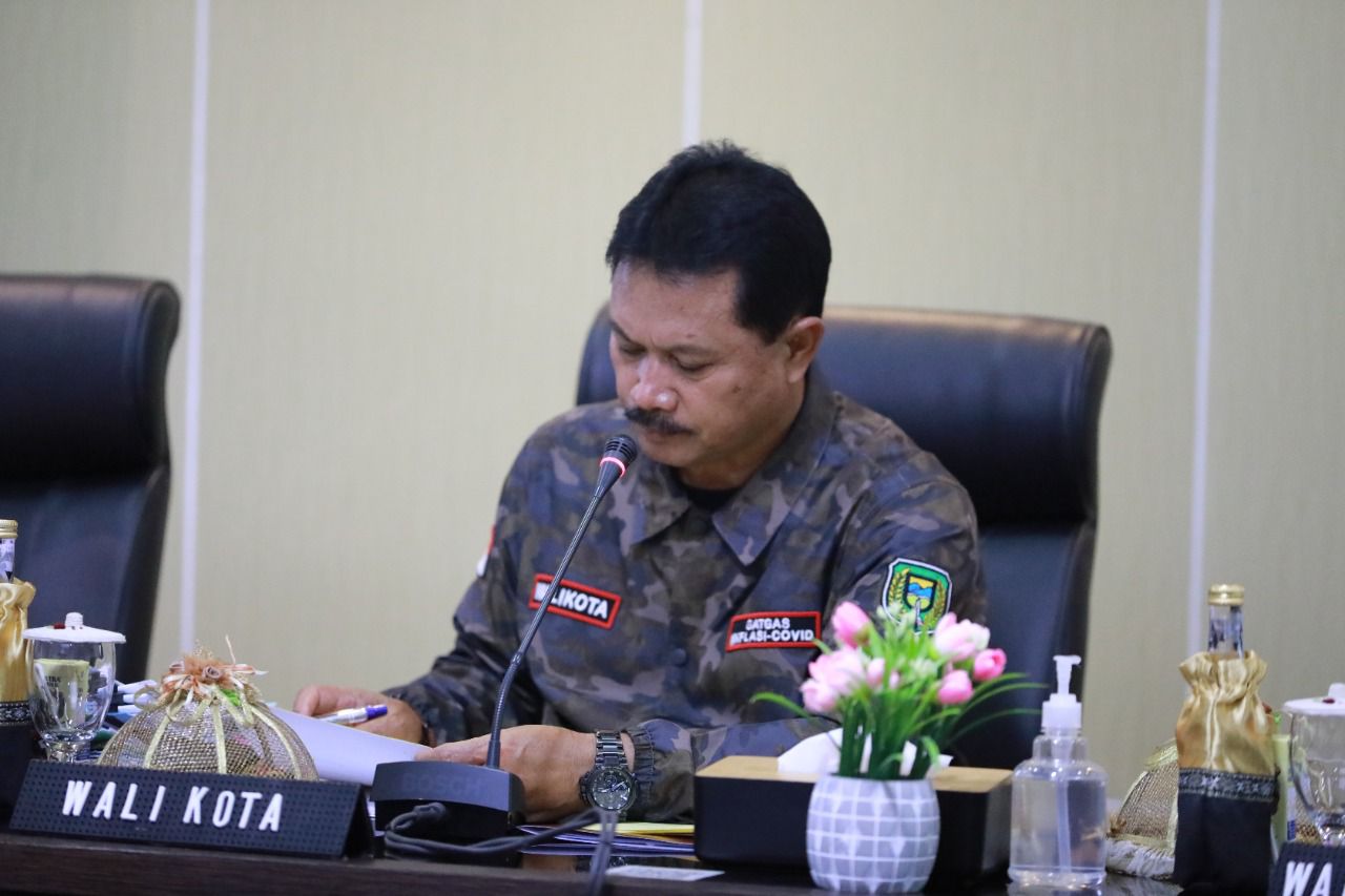 Foto 4 dari 7: Wali Kota Teken Usulan Kenaikan UMK Kota Madiun 2023